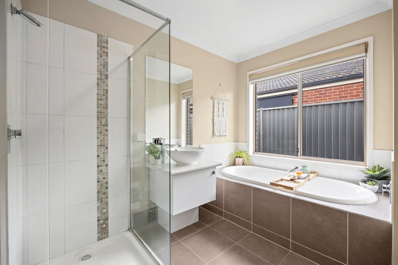 Photo - 3 Musk Duck Court, Lara VIC 3212 - Image 12