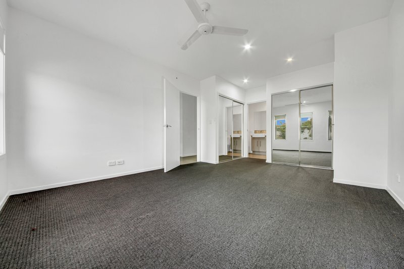 Photo - 3 Namadgi Terrace, New Auckland QLD 4680 - Image 6