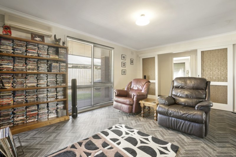 Photo - 3 Nantilla Crescent, Werribee VIC 3030 - Image 5