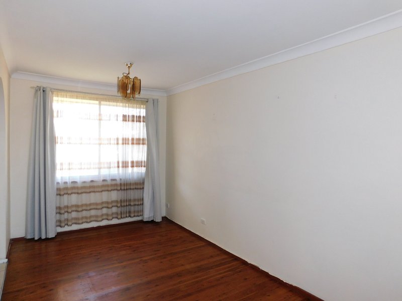 Photo - 3 Napier Place, Bossley Park NSW 2176 - Image 3