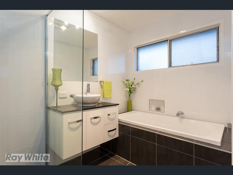 Photo - 3 Narva Street, Mansfield QLD 4122 - Image 8