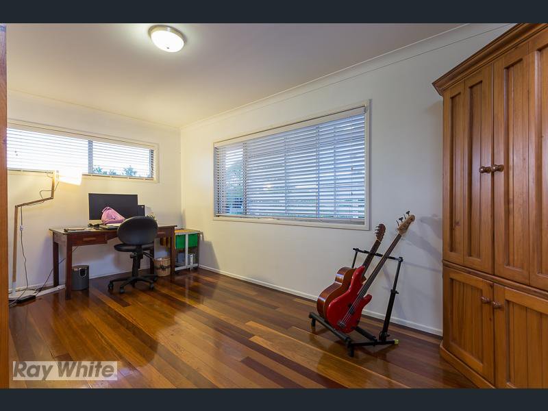 Photo - 3 Narva Street, Mansfield QLD 4122 - Image 9