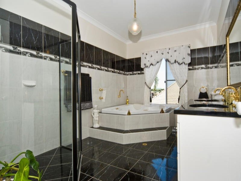 Photo - 3 Norrland Court, Banksia Beach QLD 4507 - Image 7