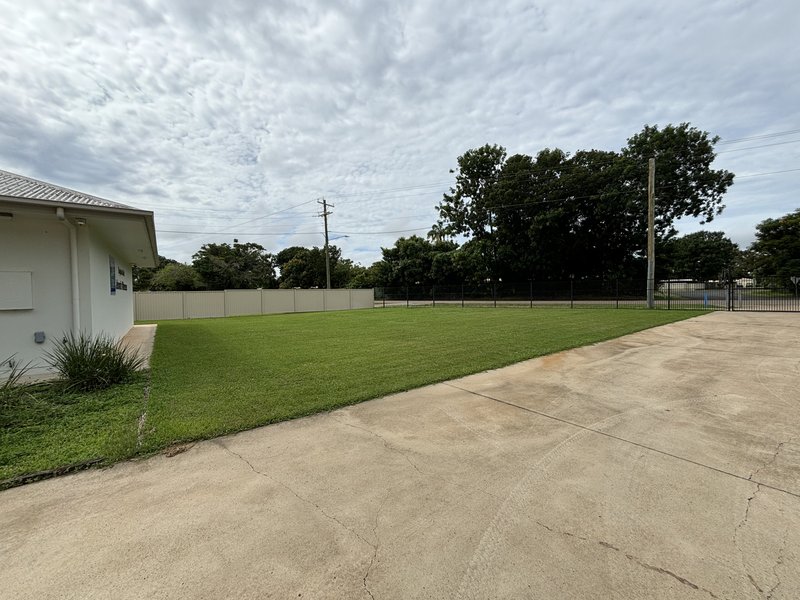 Photo - 3 Northern Ave , Rocky Point QLD 4874 - Image 6