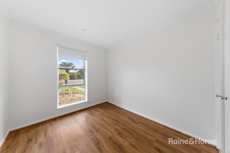 Photo - 3 Nunniong Street, Werribee VIC 3030 - Image 8