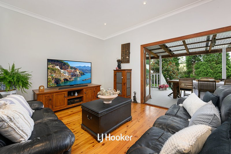 Photo - 3 Nyara Road, Mount Kuring-Gai NSW 2080 - Image 6