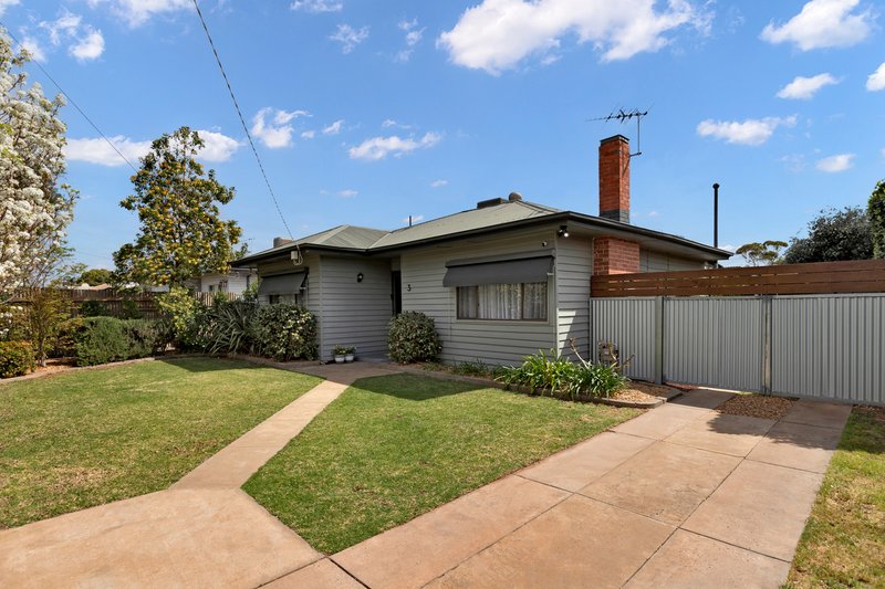 Photo - 3 Oak Avenue, Mildura VIC 3500 - Image 2