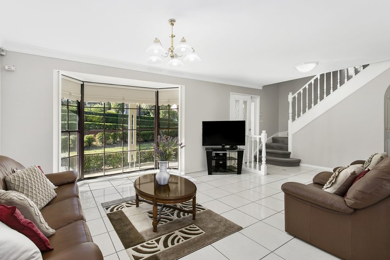 Photo - 3 Oakdale Place, Baulkham Hills NSW 2153 - Image 2