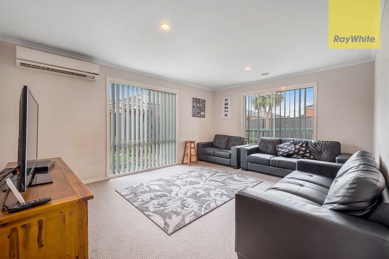 Photo - 3 Oakham Glade, Derrimut VIC 3030 - Image 6