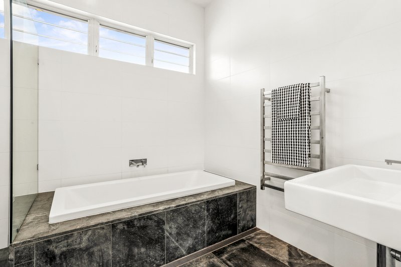 Photo - 3 Oakley Road, North Bondi NSW 2026 - Image 10