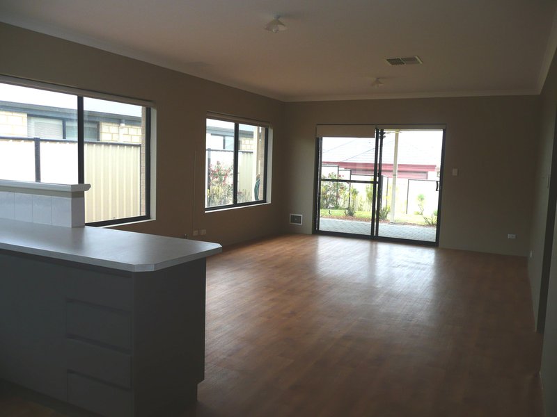 Photo - 3 Oakpark Green, Clarkson WA 6030 - Image 6