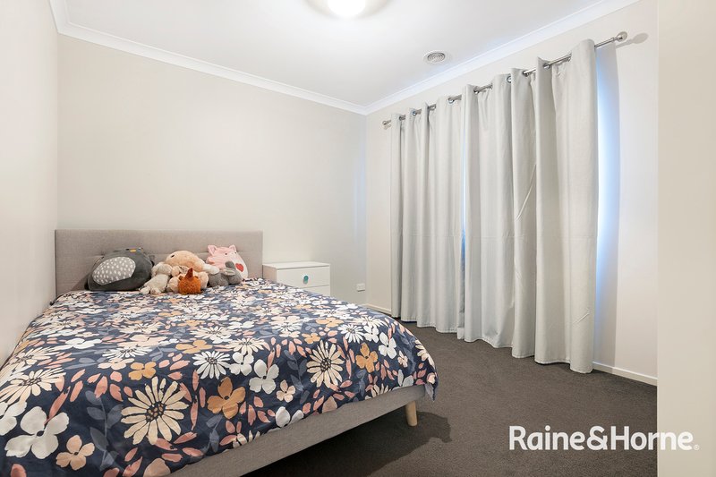 Photo - 3 Ocean Bend, Pakenham VIC 3810 - Image 3