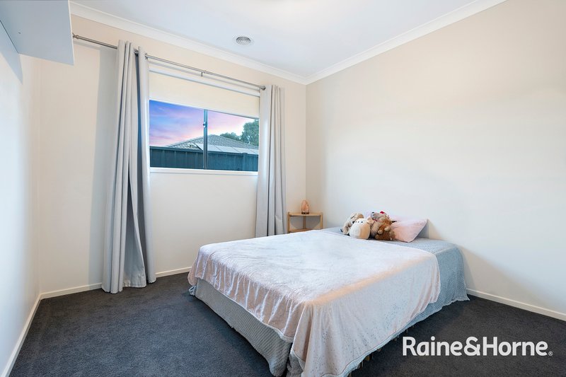 Photo - 3 Ocean Bend, Pakenham VIC 3810 - Image 4