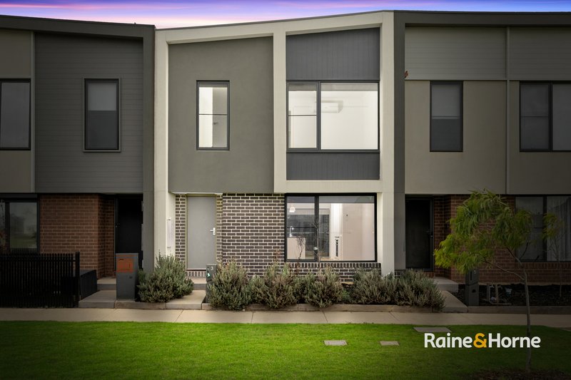 Photo - 3 Ogawa Walk, Tarneit VIC 3029 - Image 2