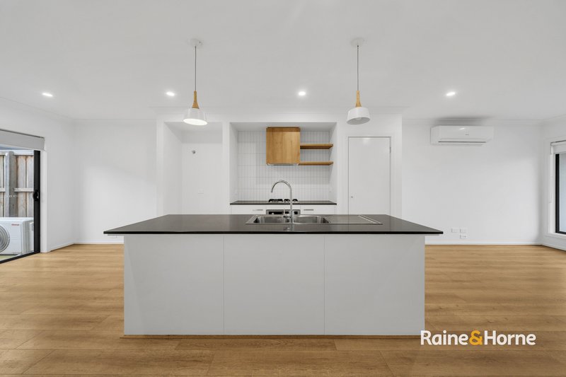 Photo - 3 Ogawa Walk, Tarneit VIC 3029 - Image 3