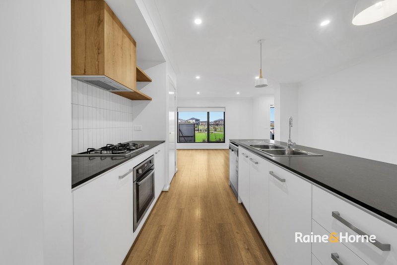 Photo - 3 Ogawa Walk, Tarneit VIC 3029 - Image 4