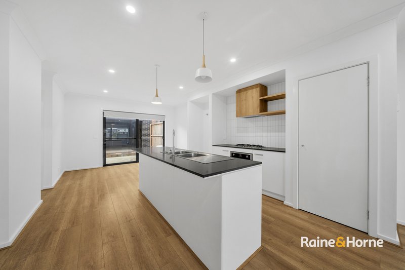Photo - 3 Ogawa Walk, Tarneit VIC 3029 - Image 5