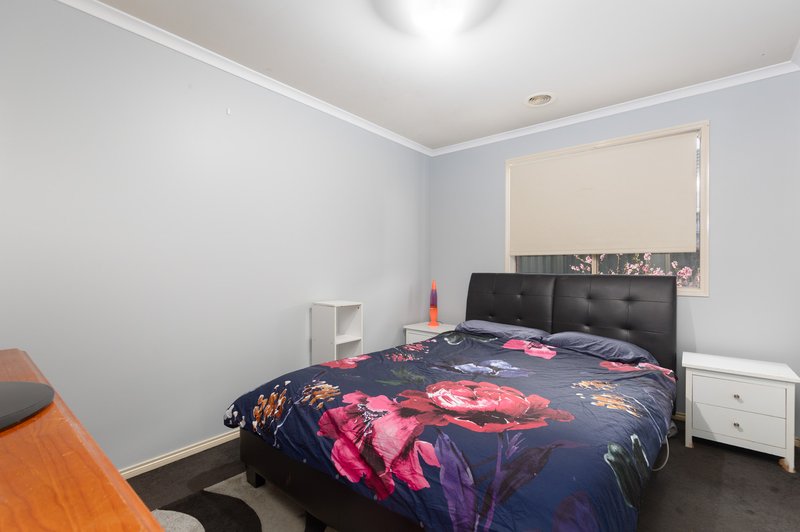 Photo - 3 Ologhlen Drive, Wyndham Vale VIC 3024 - Image 5