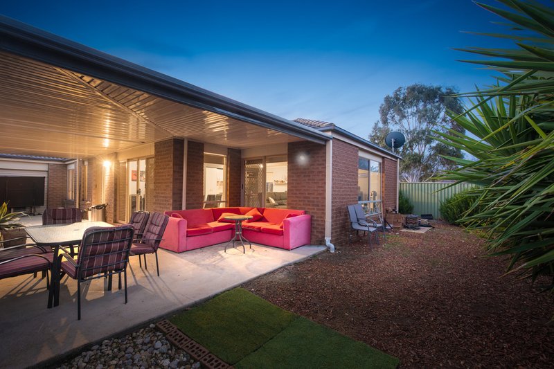 Photo - 3 Ologhlen Drive, Wyndham Vale VIC 3024 - Image 12