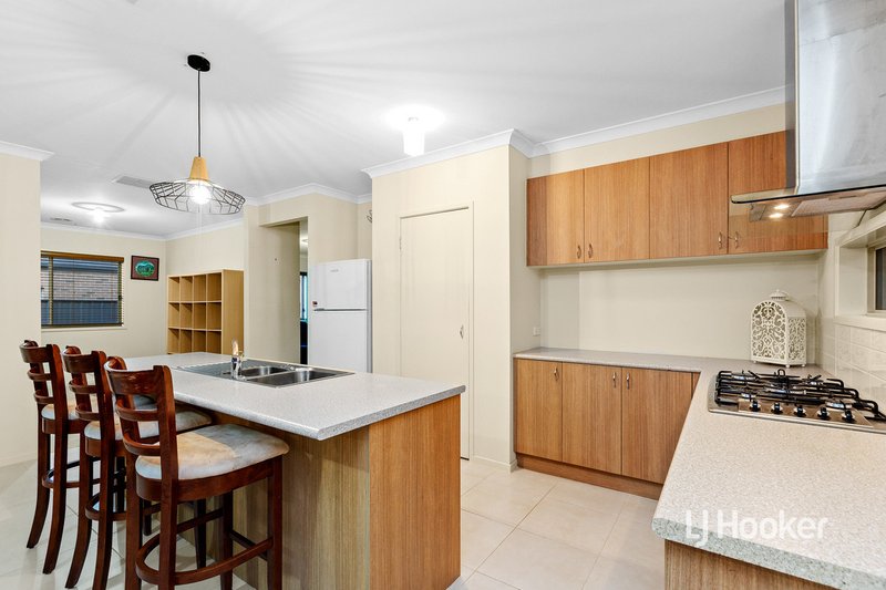 Photo - 3 Opperman Place, Point Cook VIC 3030 - Image 5