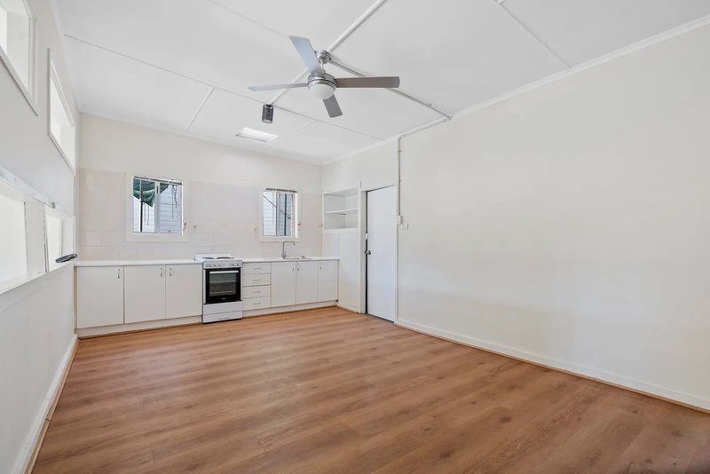 Photo - 3 Orange Street, Runcorn QLD 4113 - Image 9