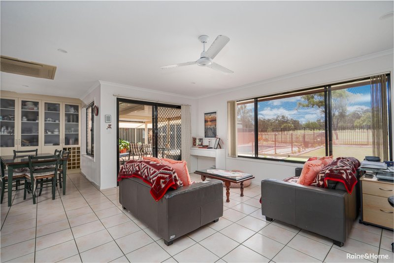 Photo - 3 Oriole Court, Eli Waters QLD 4655 - Image 6