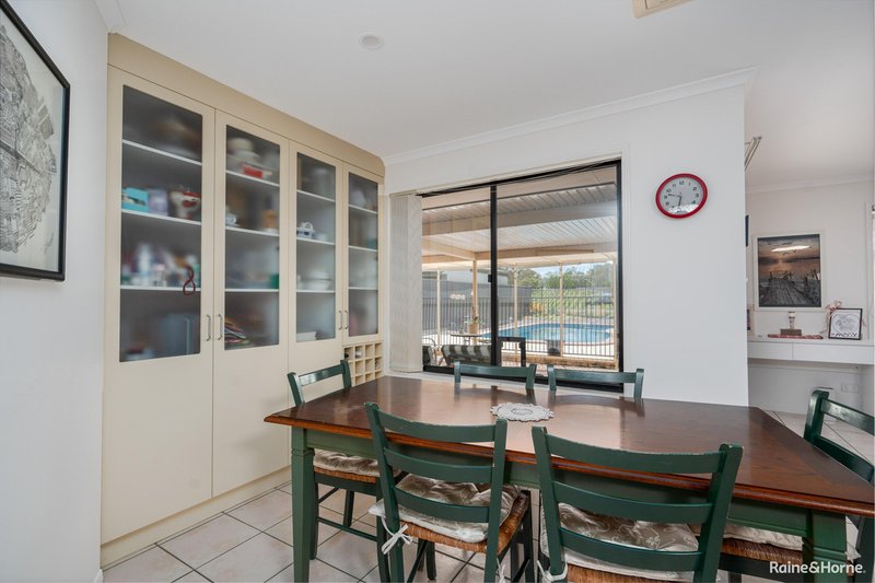 Photo - 3 Oriole Court, Eli Waters QLD 4655 - Image 7