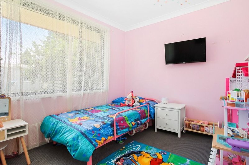 Photo - 3 Oswald Crescent, Rosemeadow NSW 2560 - Image 6