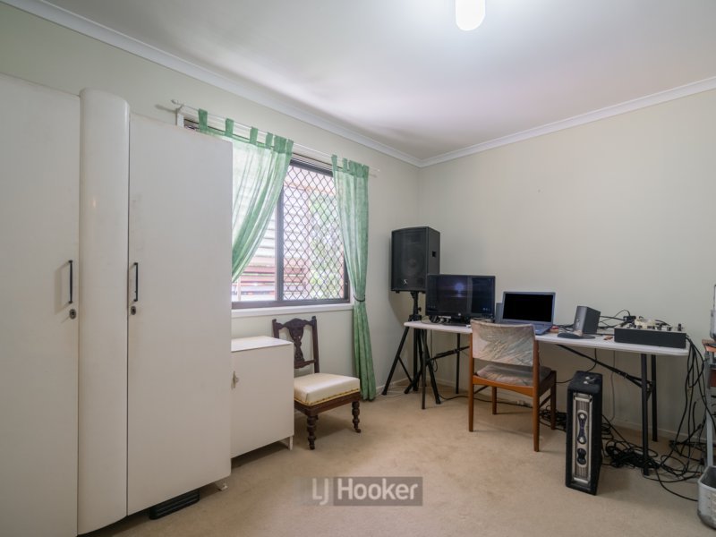 Photo - 3 Owens Street, Boronia Heights QLD 4124 - Image 10