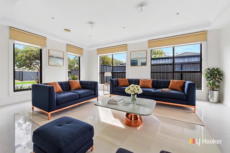 Photo - 3 Palomino Avenue, Clyde North VIC 3978 - Image 4