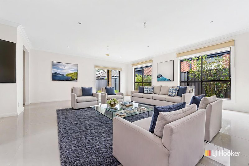 Photo - 3 Palomino Avenue, Clyde North VIC 3978 - Image 5