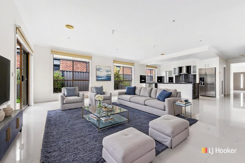 Photo - 3 Palomino Avenue, Clyde North VIC 3978 - Image 6