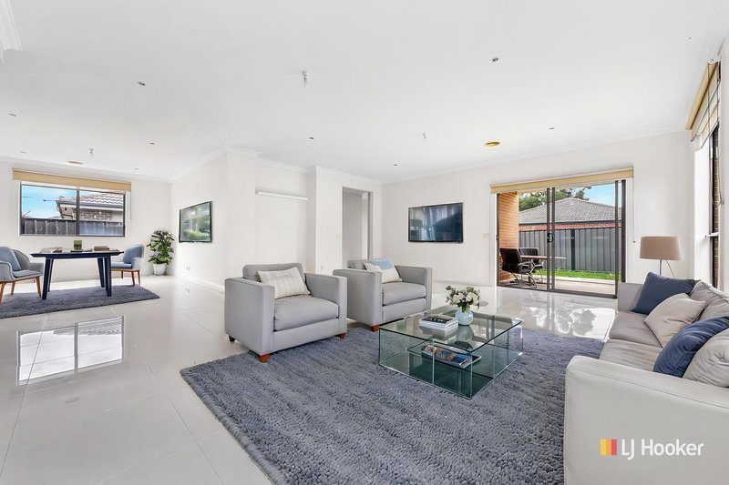 Photo - 3 Palomino Avenue, Clyde North VIC 3978 - Image 7