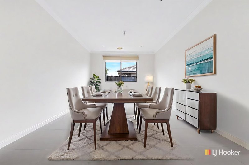 Photo - 3 Palomino Avenue, Clyde North VIC 3978 - Image 8