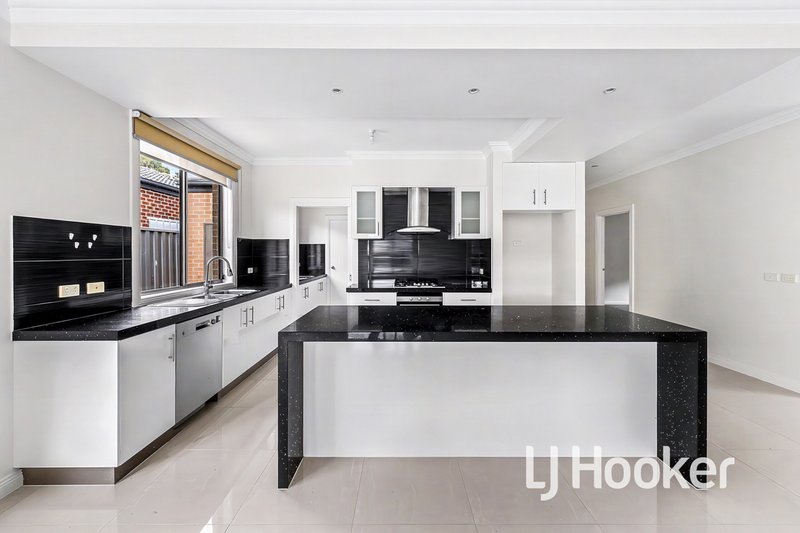 Photo - 3 Palomino Avenue, Clyde North VIC 3978 - Image 9