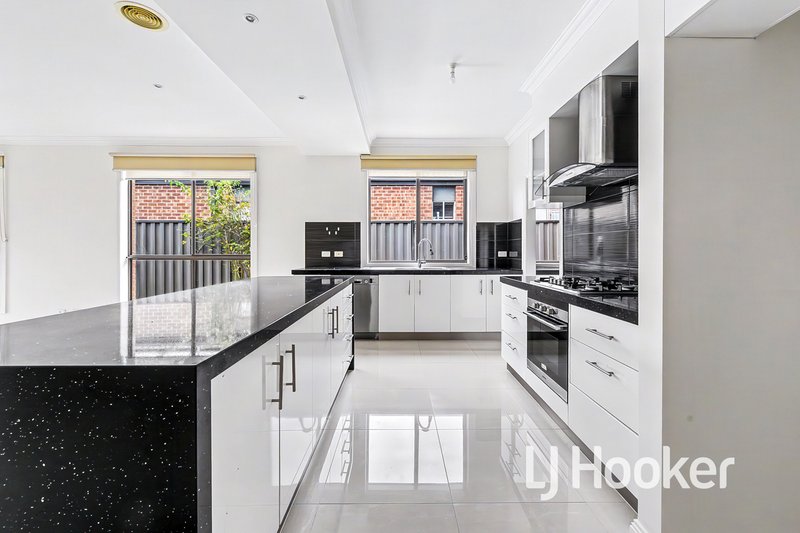 Photo - 3 Palomino Avenue, Clyde North VIC 3978 - Image 10