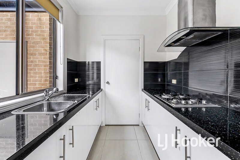 Photo - 3 Palomino Avenue, Clyde North VIC 3978 - Image 11