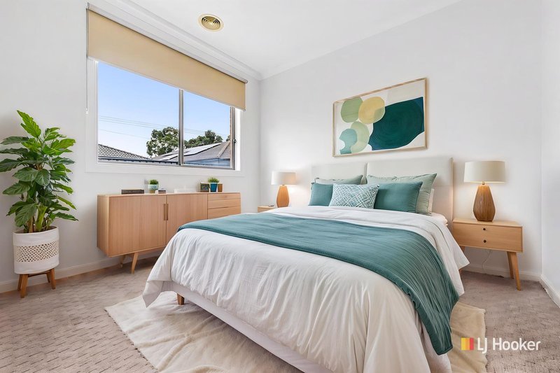 Photo - 3 Palomino Avenue, Clyde North VIC 3978 - Image 12