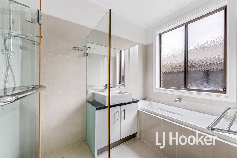 Photo - 3 Palomino Avenue, Clyde North VIC 3978 - Image 17