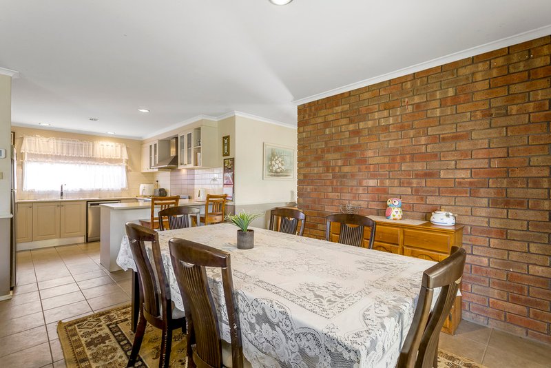 Photo - 3 Pamela Court, Werribee VIC 3030 - Image 6