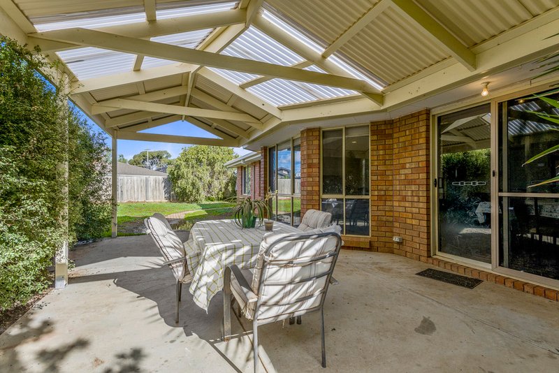 Photo - 3 Pamela Court, Werribee VIC 3030 - Image 9