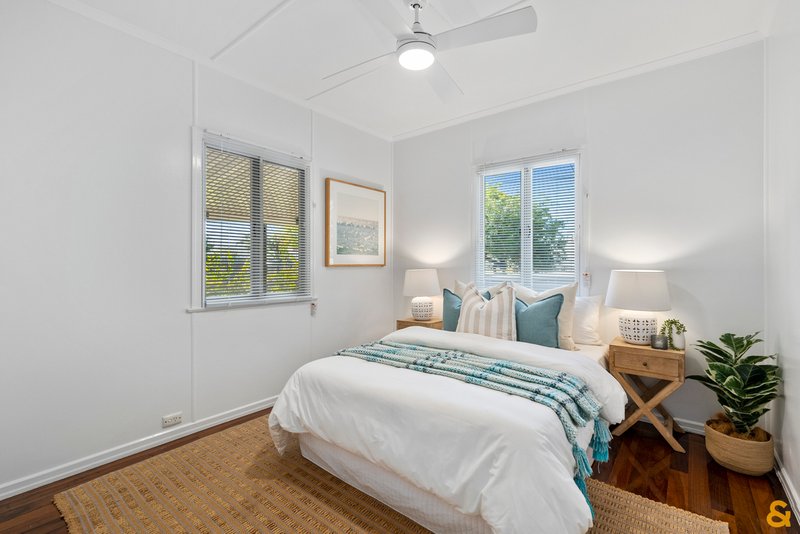 Photo - 3 Pansy Street, Wynnum QLD 4178 - Image 8