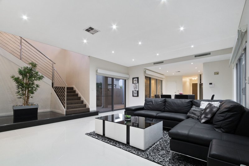 Photo - 3 Pantheon Avenue, North Coogee WA 6163 - Image 3