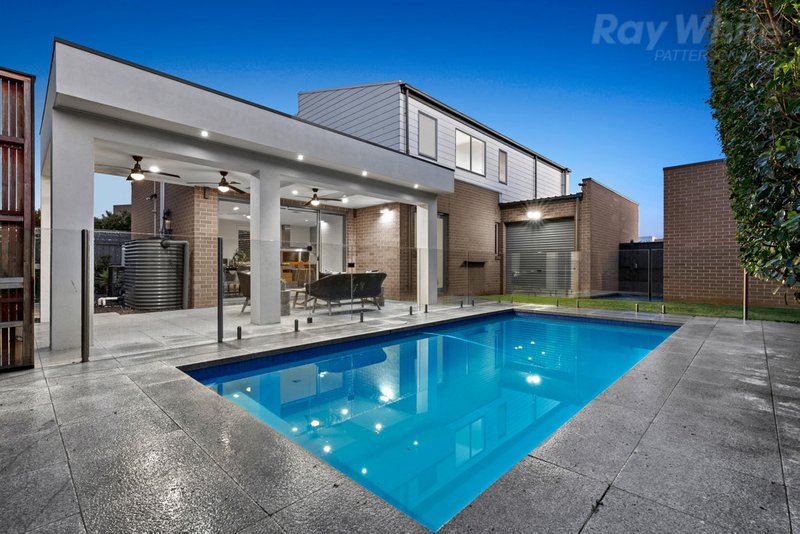 3 Paragon Way, Waterways VIC 3195