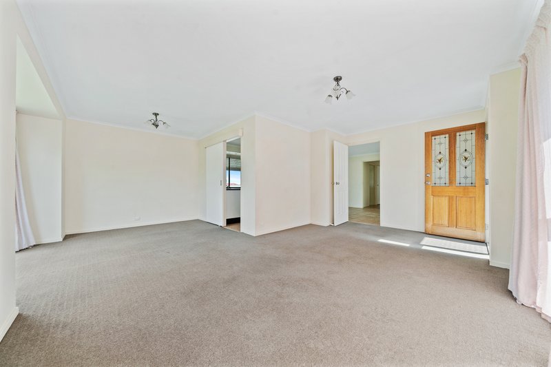 Photo - 3 Parkroyal Crescent, Regents Park QLD 4118 - Image 3