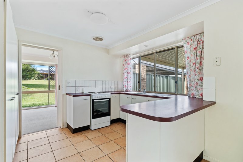 Photo - 3 Parkroyal Crescent, Regents Park QLD 4118 - Image 4