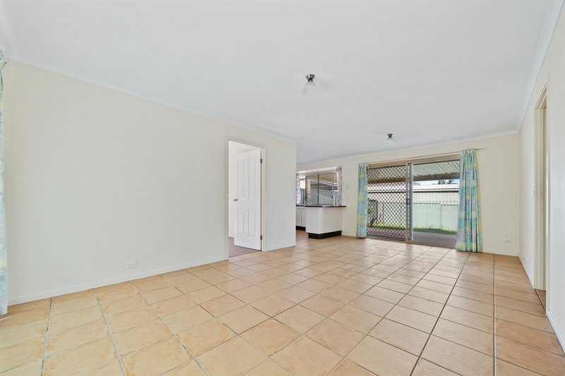 Photo - 3 Parkroyal Crescent, Regents Park QLD 4118 - Image 5