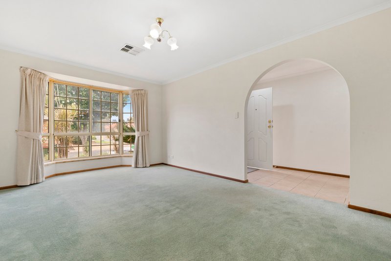 Photo - 3 Parkway Circuit, Parafield Gardens SA 5107 - Image 2