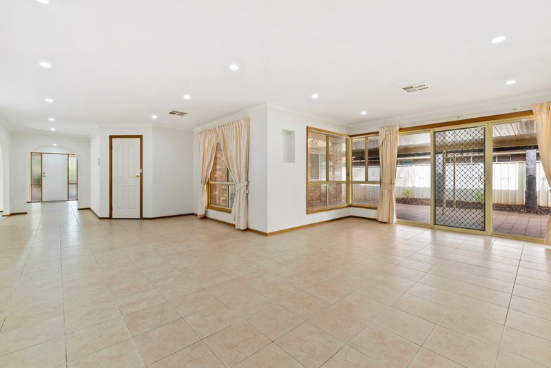 Photo - 3 Parkway Circuit, Parafield Gardens SA 5107 - Image 5