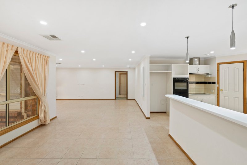 Photo - 3 Parkway Circuit, Parafield Gardens SA 5107 - Image 6